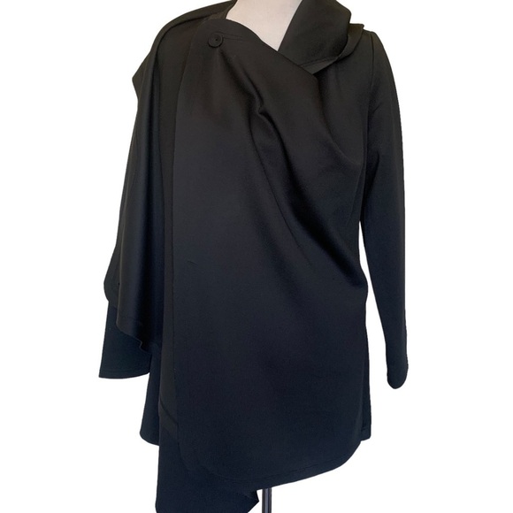 Lu & Lu black waist belted jacket. - Picture 4 of 16